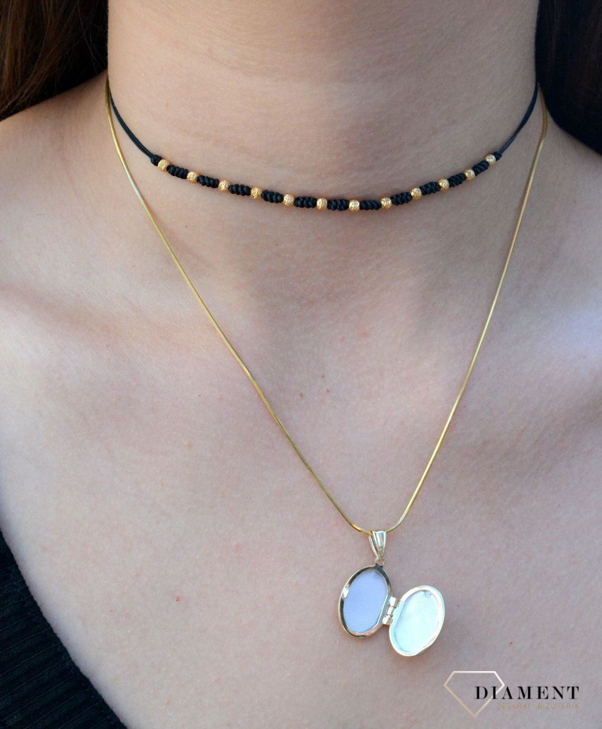 Złota zawieszka 333 owalne puzderko z grawerem  ZA 318A 333. Złota zawieszka puzderko. Złota zawieszka otwierana. Zawieszka na zdjęcie. Zawieszka klasyczna. Zawieszka pamiątka. Złota zawieszka na pre.jpg